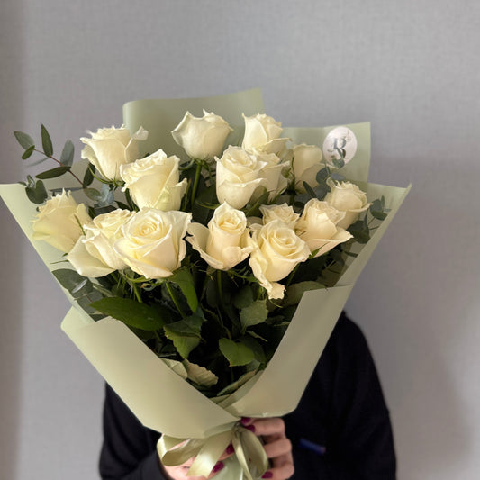 თეთრი ვარდების თაიგული