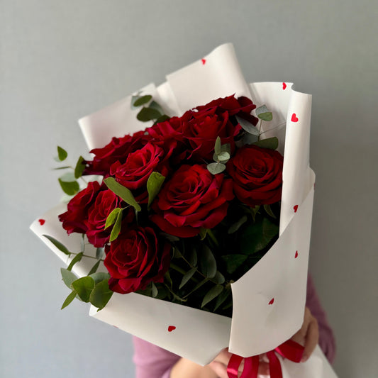 წითელი ვარდების თაიგული