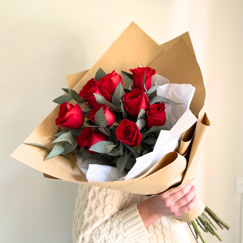 წითელი ვარდების თაიგული