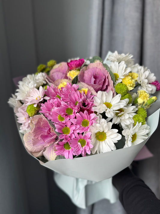 თაიგული შერეული ყვავილებით