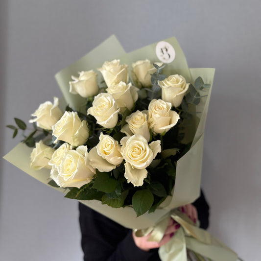 თეთრი ვარდების თაიგული