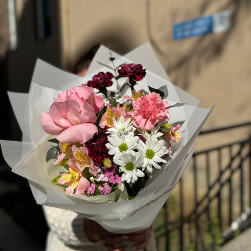 ვარდი და შერეული ყვავილები